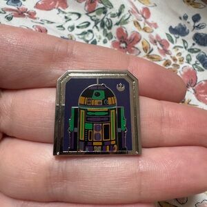 2024 Chaser Hidden Mickey WDW R2D2 “R2-BOO” Star Wars Pin
